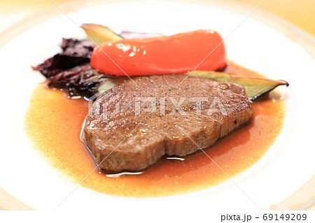 おいしい黒毛和牛ヒレ肉ソテー 69149209