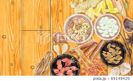 テーブルに並べられた漢方生薬イラスト 69149420