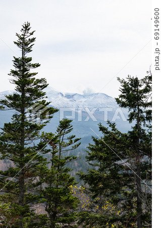 初冠雪の山頂 十勝岳 初冠雪の山頂 十勝岳 69149600