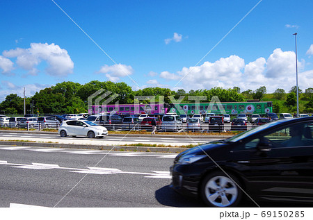 米子鬼太郎空港前の境線を快走する特別塗装の列車 … 鳥取県 境港市（晴れ） 69150285