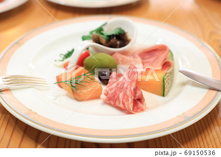 おいしいイタリアン前菜盛り合わせ おいしいイタリアン前菜盛り合わせ 69150536