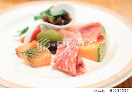 おいしいイタリアン前菜盛り合わせ おいしいイタリアン前菜盛り合わせ 69150537