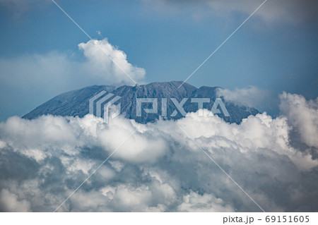 amazing view of the volcano 69151605