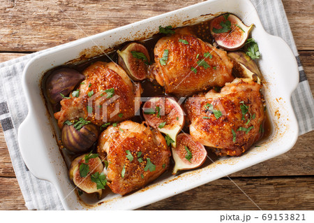 Honey chicken thighs baked with ripe figs, mustard and herbs clo 69153821