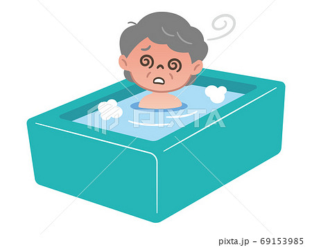 お風呂でのぼせる高齢女性 69153985