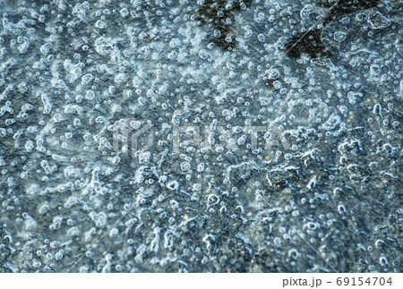 凍った水面 氷の表面 背景素材 テクスチャの写真素材