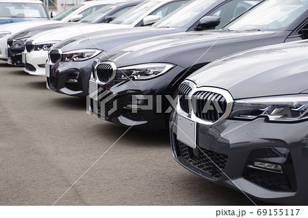 販売店にならぶクルマ 輸入車 BMW 販売店にならぶクルマ 輸入車 BMW 69155117