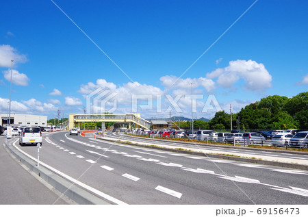航空祭の観客で賑やかな米子空港駅 … 鳥取県 境港市(晴れ) 航空祭の観客で賑やかな米子空港駅 … 鳥取県 境港市(晴れ) 69156473