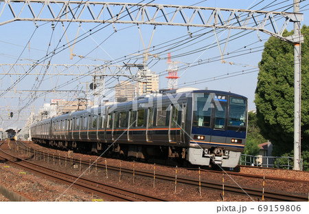 さくら夙川駅付近を走る207系電車 さくら夙川駅付近を走る207系電車 69159806