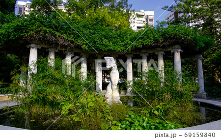 Jardines del Real, Walk in-between trees - Viveros Valencia, near old dry riverbed of the River Turia 69159840