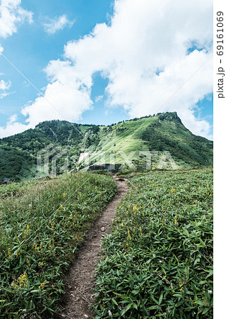 毛無峠の風景(毛無峠から破風岳へ) 毛無峠の風景(毛無峠から破風岳へ) 69161069