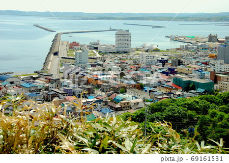 北海道　稚内公園から見渡す稚内の市街 69161531