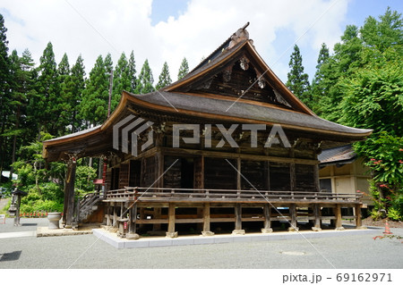 岩手の古刹天台寺 本堂 69162971