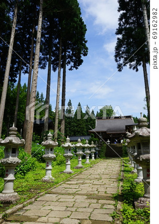 岩手の古刹天台寺 本堂 69162982