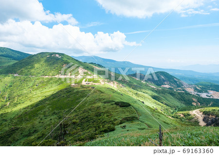 毛無峠の風景（破風岳から毛無峠・小串硫黄鉱山跡を望む） 69163360
