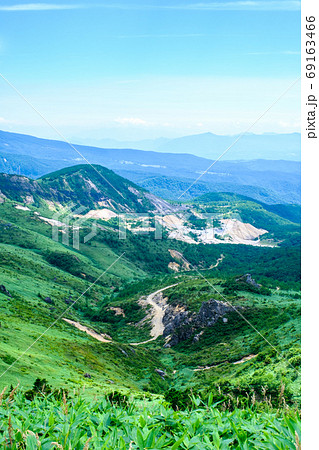 毛無峠の風景(破風岳から小串硫黄鉱山跡を望む) 毛無峠の風景(破風岳から小串硫黄鉱山跡を望む) 69163466