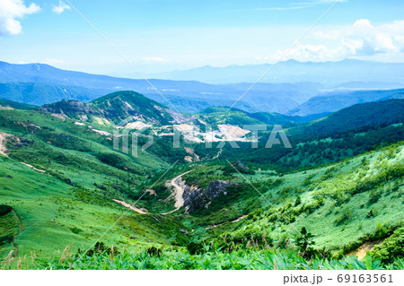 毛無峠の風景(破風岳から小串硫黄鉱山跡を望む) 毛無峠の風景(破風岳から小串硫黄鉱山跡を望む) 69163561