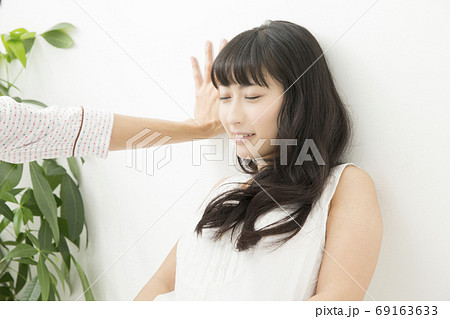 壁ドン 壁ドン 69163633