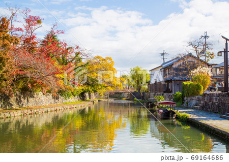 滋賀県近江八幡市　八丁堀の紅葉 69164686