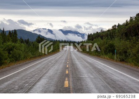 Beautiful View of a scenic road in the Northern Rockies 69165238