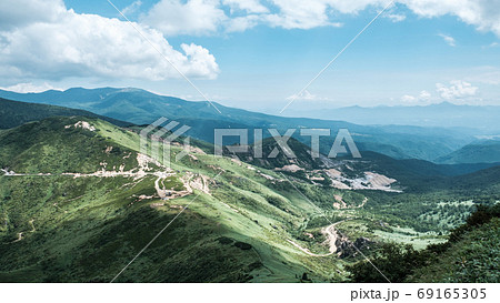毛無峠の風景（破風岳から毛無峠・小串硫黄鉱山跡を望む） 69165305