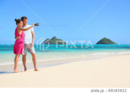 Couple on beach vacation taking selfie smartphone 69165622