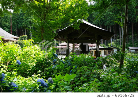 岩手の古刹天台寺　釣鐘　 69166728