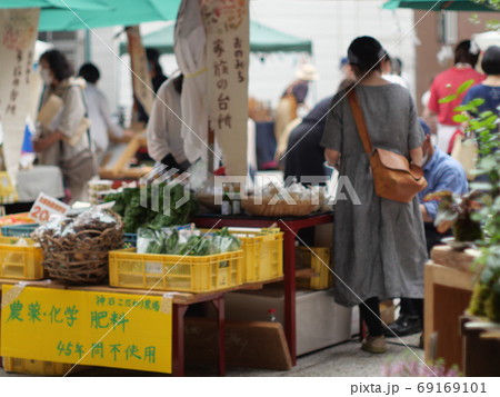 マルシェの風景 69169101