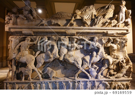 イスタンブール考古学博物館　アレキサンダー大王の石棺 69169559