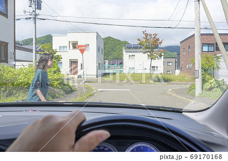 歩行者の飛び出し イメージの写真素材