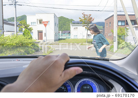 歩行者の飛び出し イメージの写真素材 歩行者の飛び出し イメージの写真素材