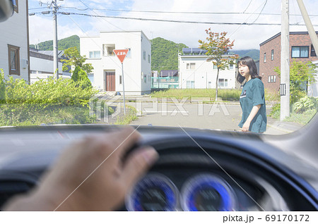 歩行者の飛び出し イメージの写真素材