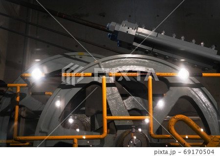 兵庫　神戸　六甲有馬ロープウェー　ロープウェーの原動機（有馬温泉駅、夏） 69170504