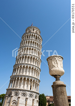 Leaning Tower of Pisa and Vase of the Talent - Tuscany Italy Leaning Tower of Pisa and Vase of the Talent - Tuscany Italy 69170551