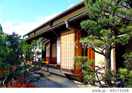 【京都】秋の特別公開時の大徳寺総見院　青空と茶室「寿安席」 69173268
