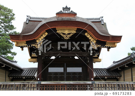 京都御所の建春門 京都御所の建春門 69173283