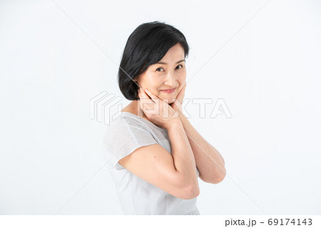 シニア女性 美容 シニア女性 美容 69174143