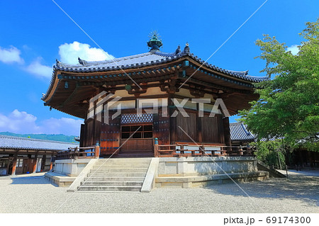 【奈良県】快晴下の法隆寺　夢殿 69174300