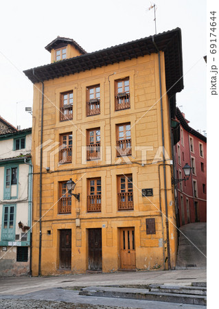 Plaza del Paraguas, Oviedo, Spain 69174644