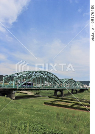 足利市の渡良瀬川に架かる中橋 69176486