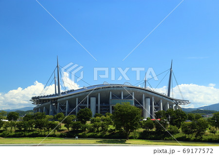 豊田スタジアムと青空 69177572