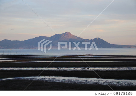 御輿来海岸と雲仙普賢岳 御輿来海岸と雲仙普賢岳 69178139