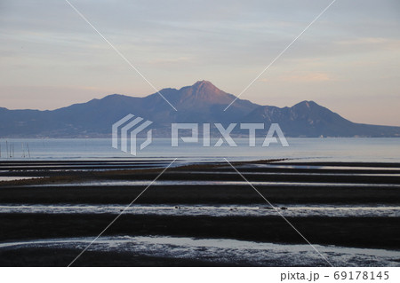 御輿来海岸と雲仙普賢岳 69178145