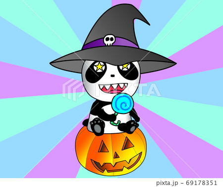 ハロウィン　魔女パンダ　かぼちゃに乗る　青系マーブル　背景 69178351