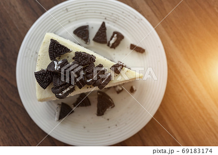 Top view Cheesecake with chocolate cookies and cream biscuits Top view Cheesecake with chocolate cookies and cream biscuits 69183174