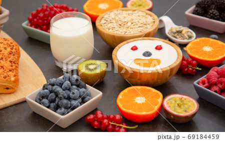 Breakfast Served in the morning with Butter bread and corn flakes Whole grains Breakfast Served in the morning with Butter bread and corn flakes Whole grains 69184459