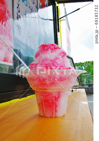キッチンカーのイチゴかき氷 69185732