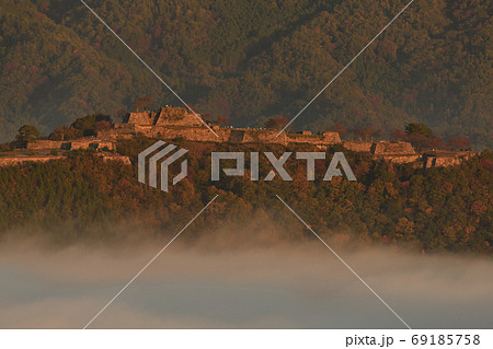 竹田城の雲海 69185758