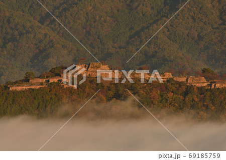 竹田城の雲海 69185759