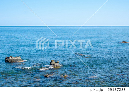 夏の日本海（新潟県糸魚川市にて） 69187283